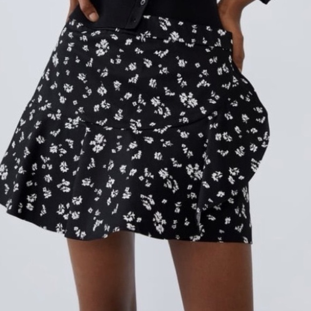 Zara - Black and White Floral Skort